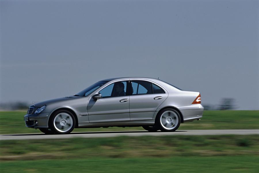  Mercedes-Benz C-Class 2004 года  (фото 2 из 88)